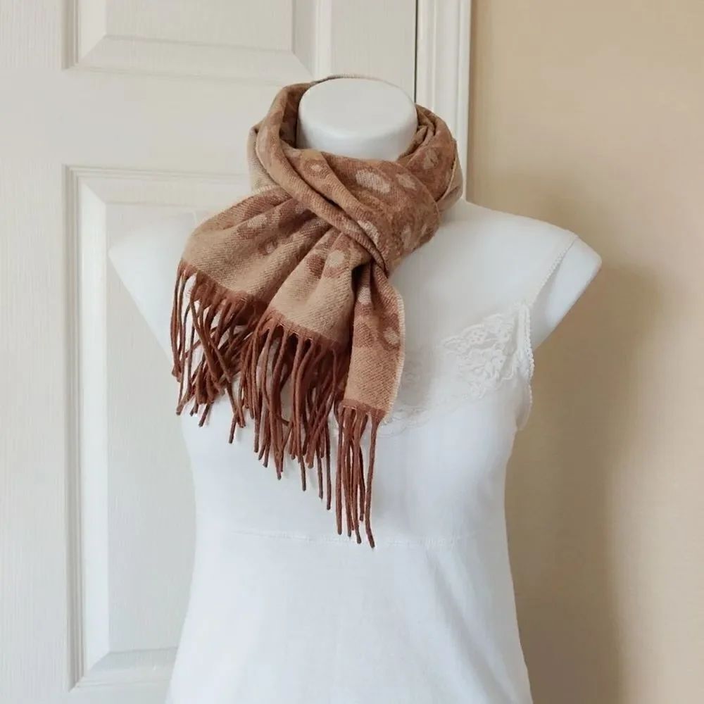 V. Fraas leopard print fringed scarf - Picture 2 of 9
